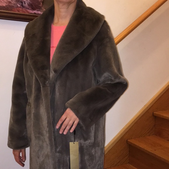 NWT Donna Karan New York faux fur coat size S - Picture 9 of 12